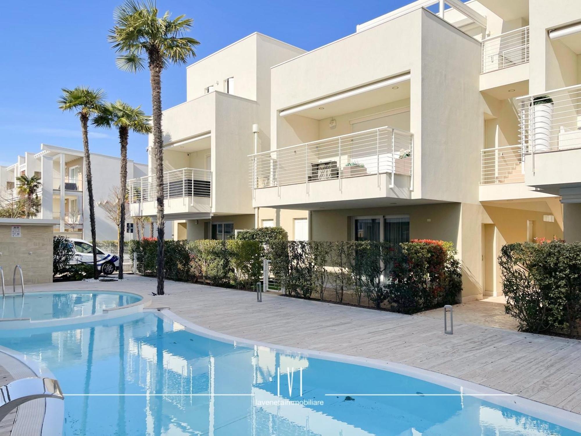 Wave - Private Garden & Pool Retreat *